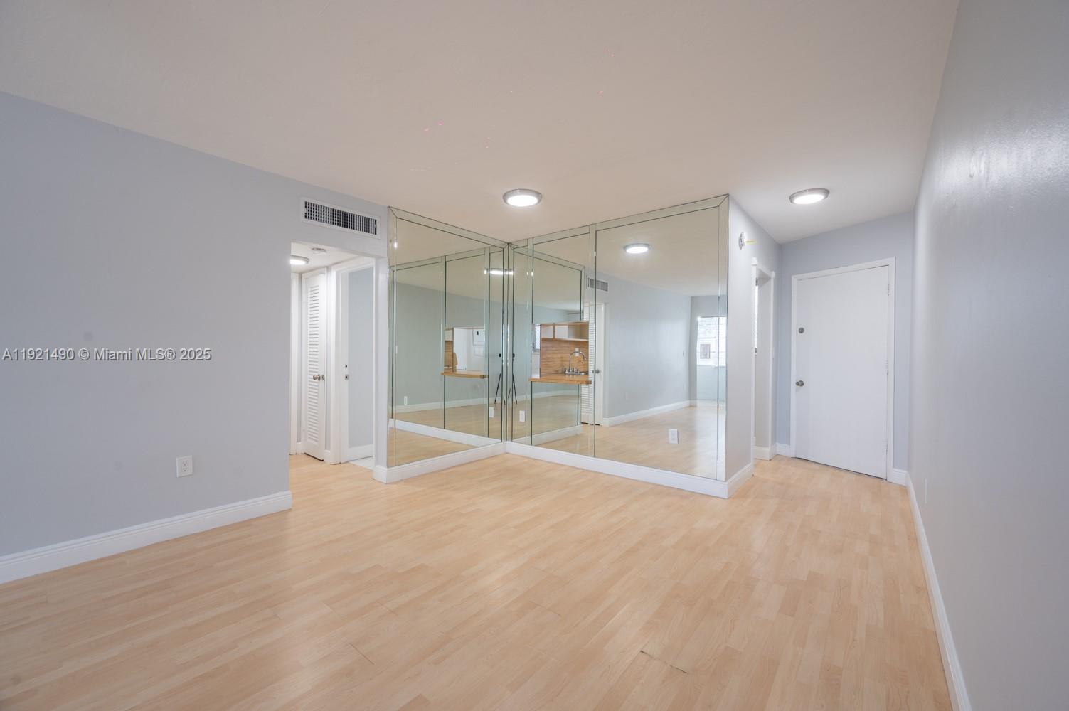 1651 NE Miami Gardens Dr Unit: 204