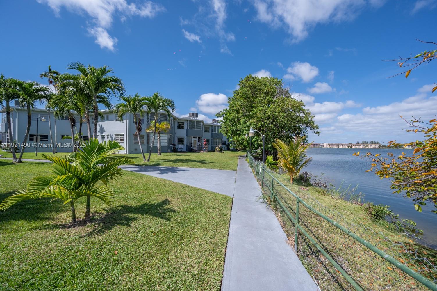 1651 NE Miami Gardens Dr Unit: 204