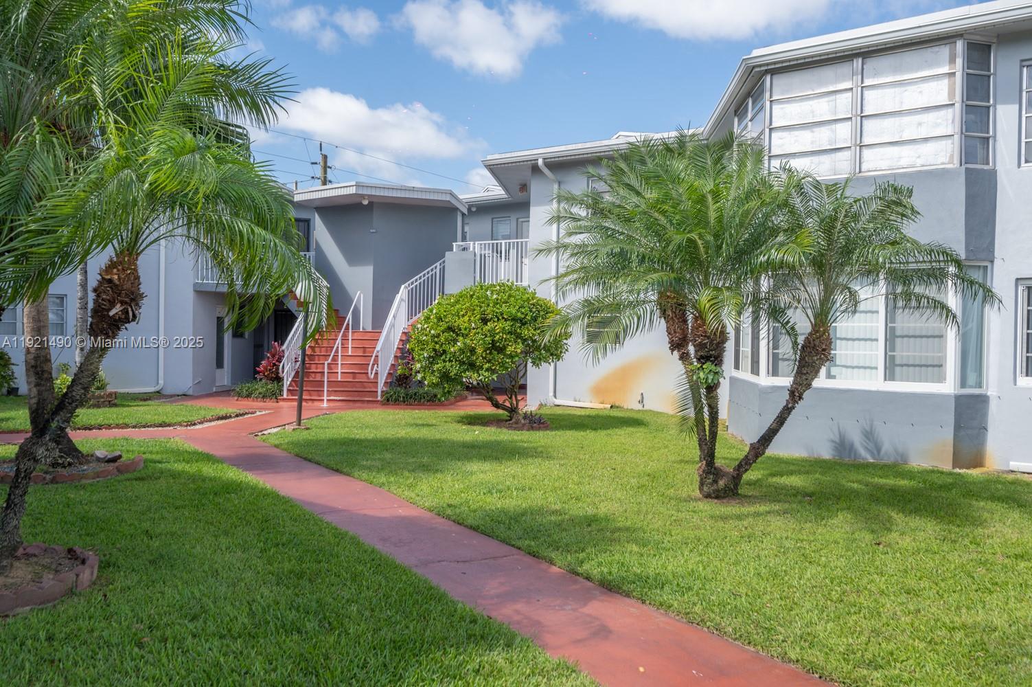 1651 NE Miami Gardens Dr Unit: 204