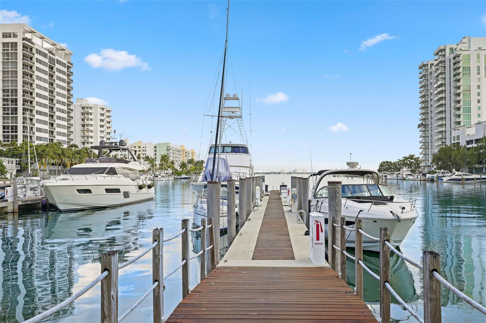 7914 Harbor Island Dr # 303