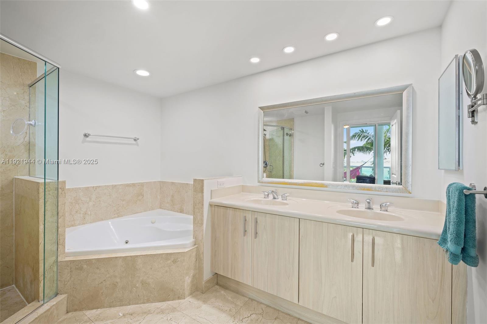 7914 Harbor Island Dr # 303