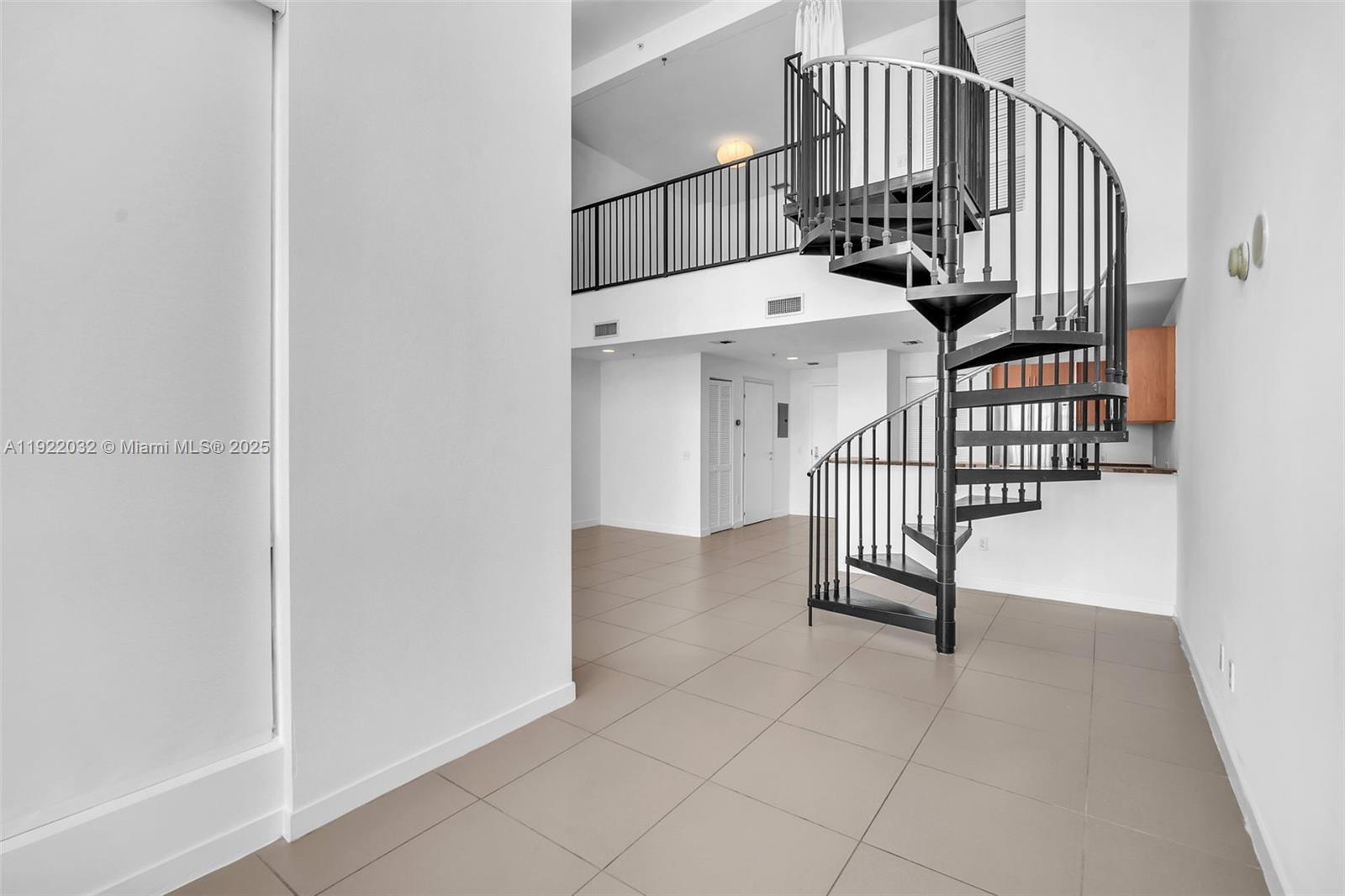 300 S Biscayne Blvd # 822 Unit: L-822