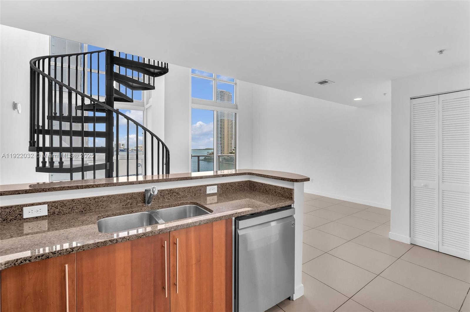 300 S Biscayne Blvd # 822 Unit: L-822
