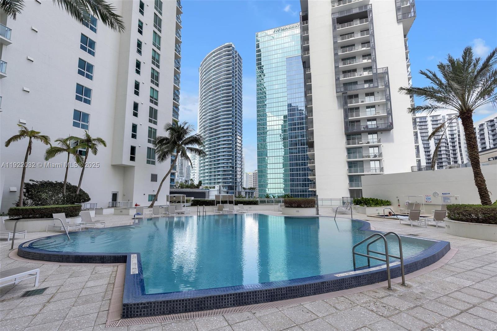 300 S Biscayne Blvd # 822 Unit: L-822