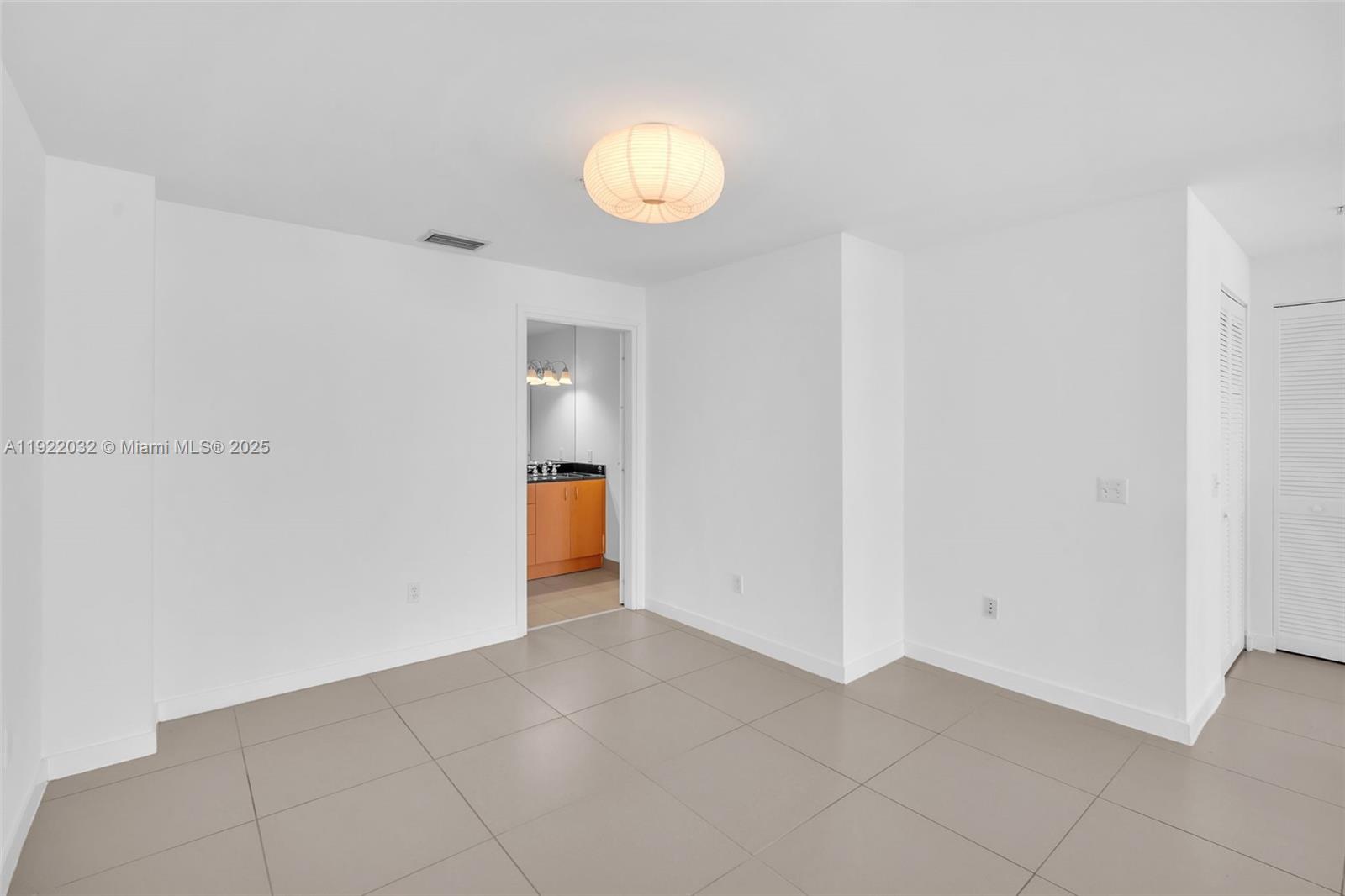 300 S Biscayne Blvd # 822 Unit: L-822