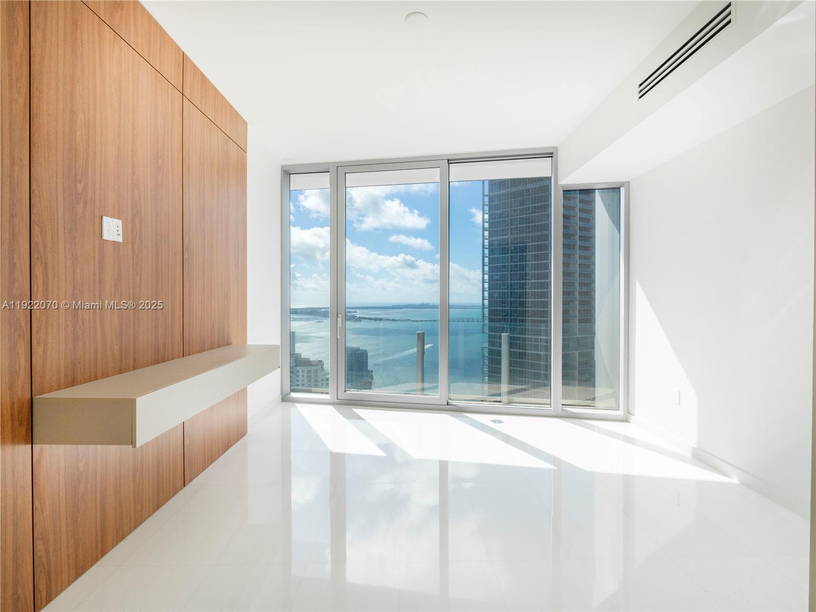 300 Biscayne Boulevard Way # 4305W
