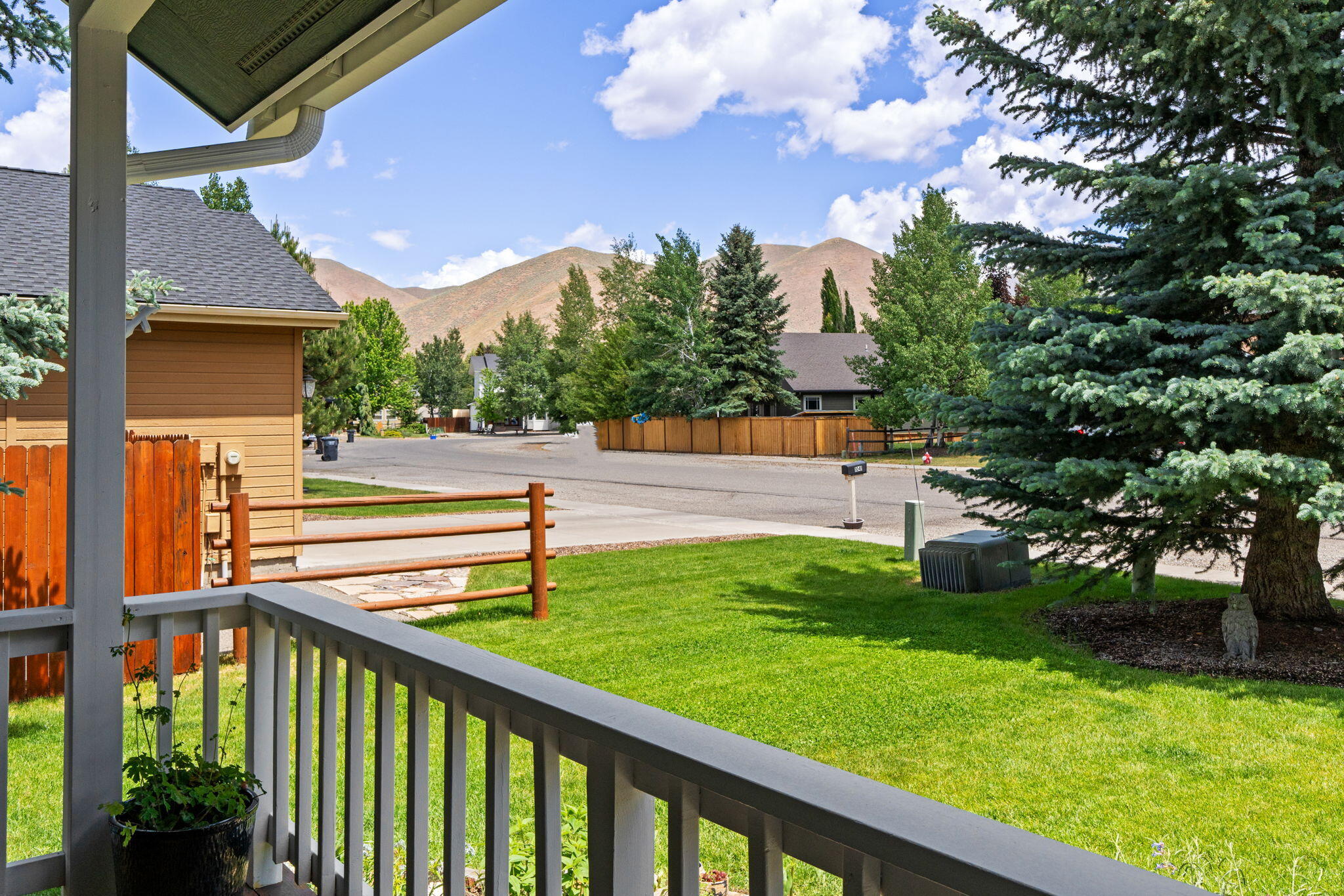 1051 Foxmoor Dr