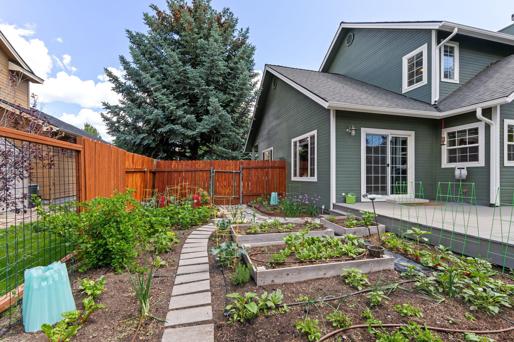 1051 Foxmoor Dr