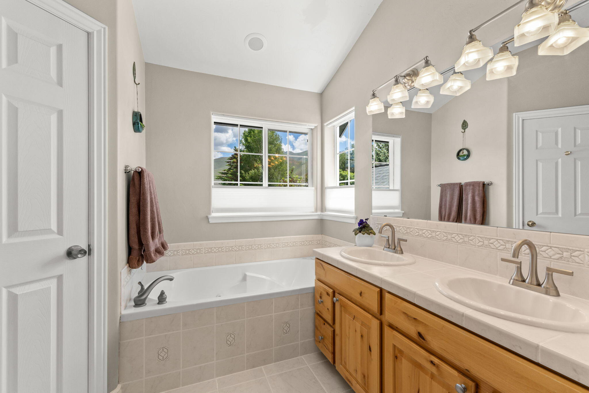 1051 Foxmoor Dr