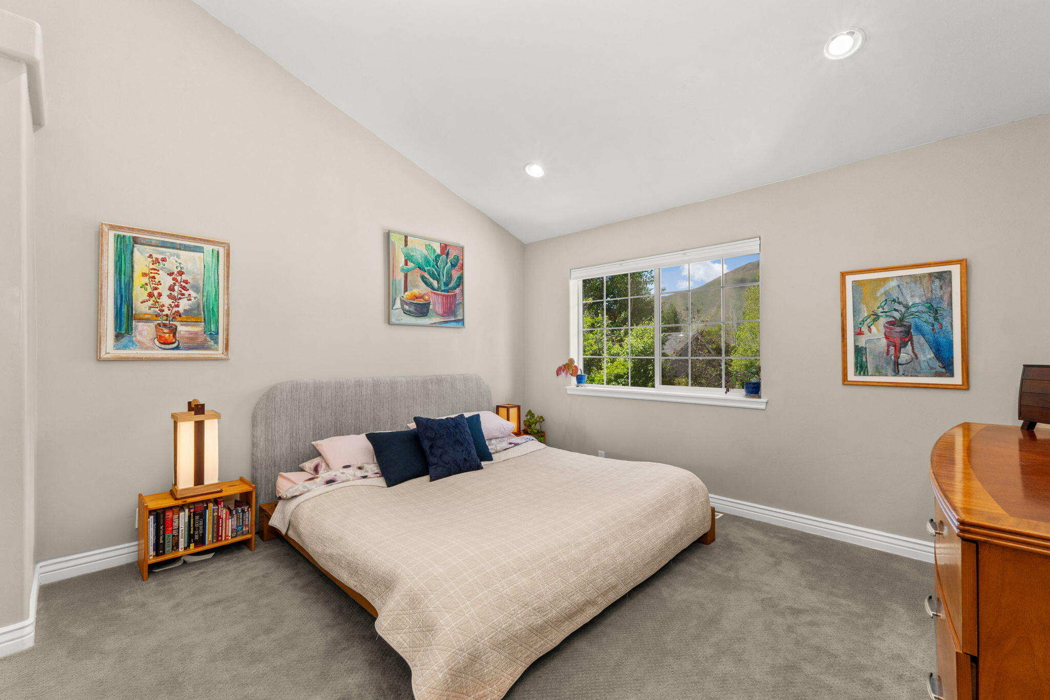 1051 Foxmoor Dr