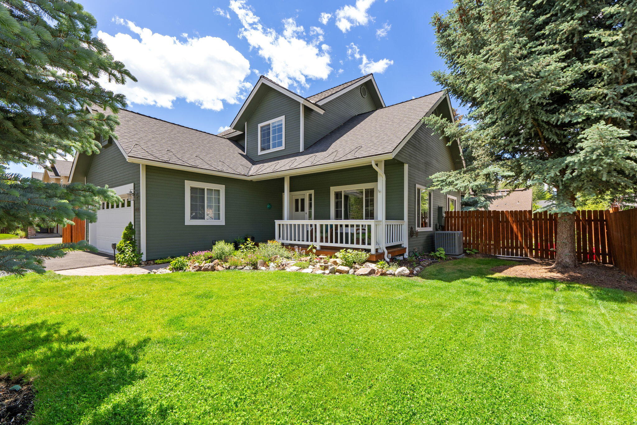 1051 Foxmoor Dr