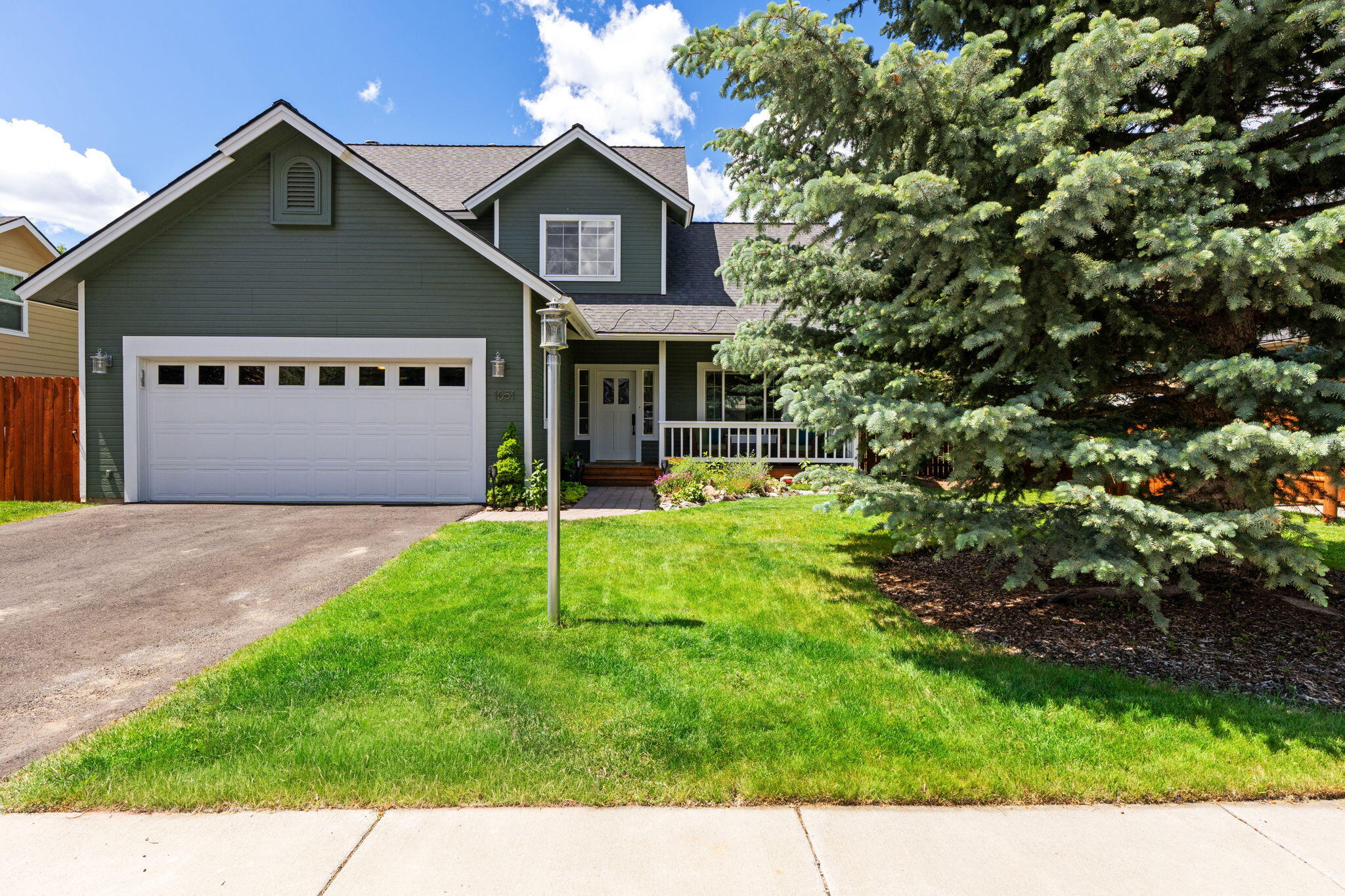 1051 Foxmoor Dr