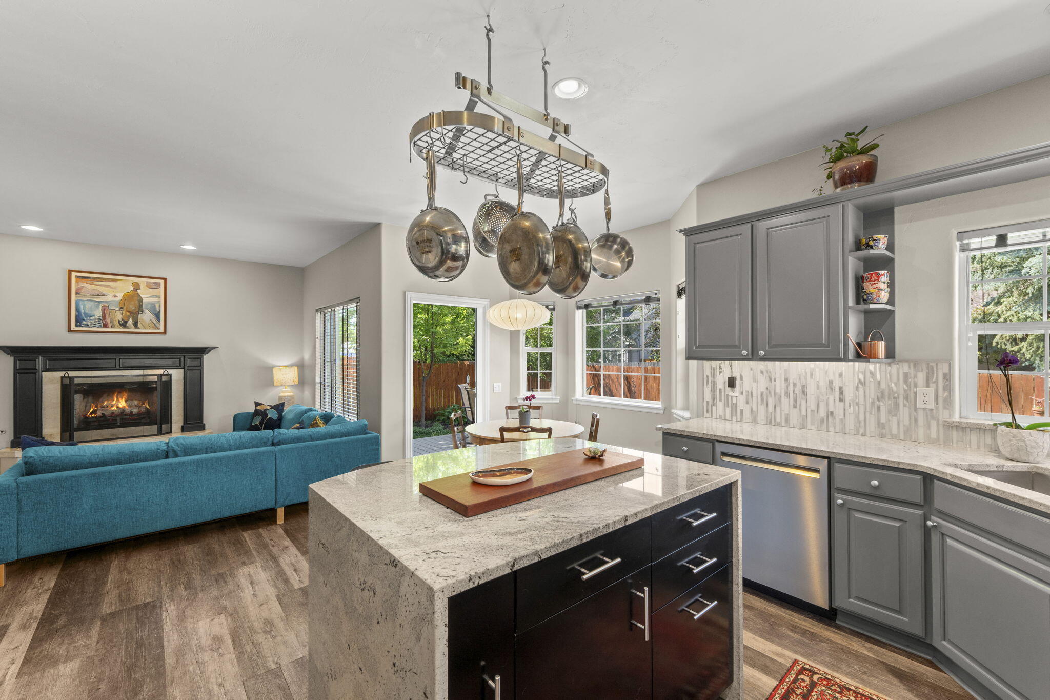 1051 Foxmoor Dr