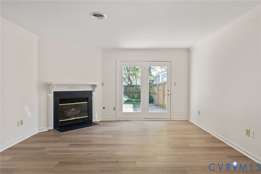 2206 High Bush Cir