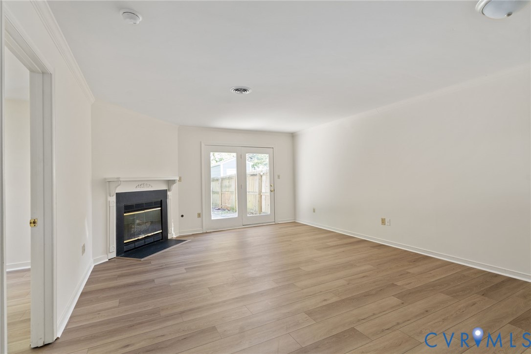 2206 High Bush Cir