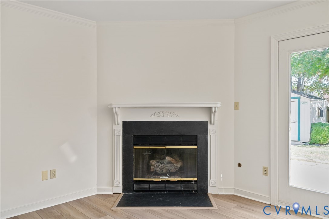 2206 High Bush Cir