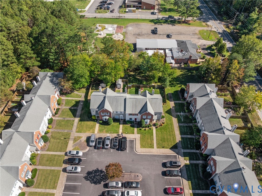 2206 High Bush Cir