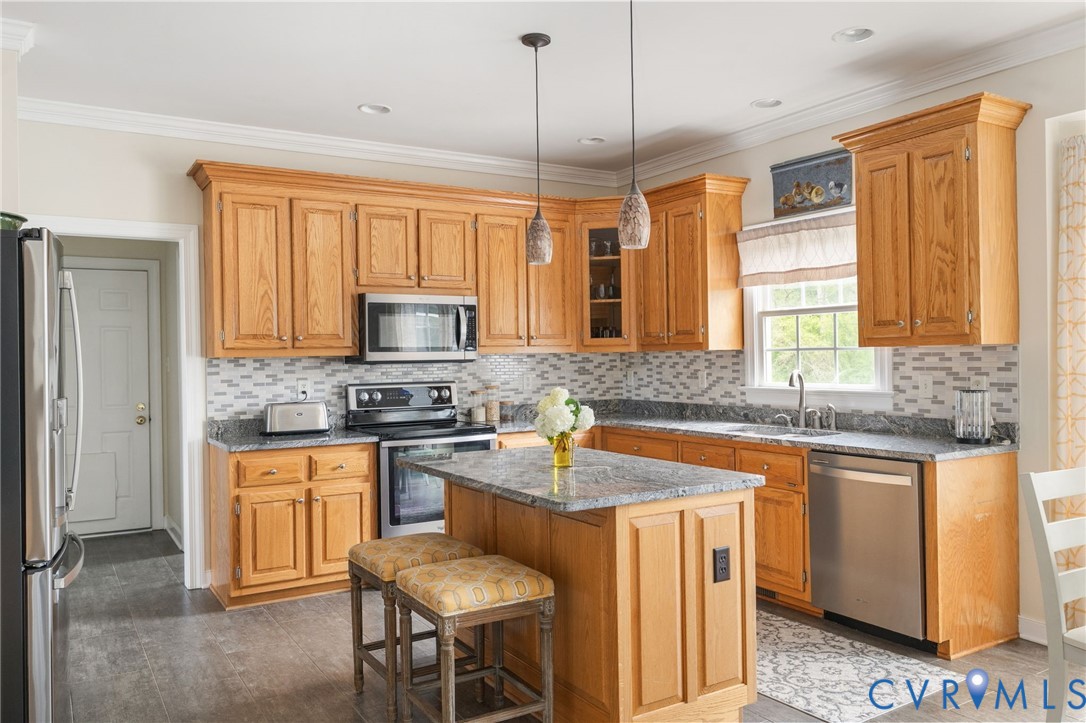 1937 Retreat Dr