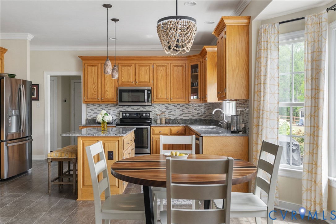 1937 Retreat Dr