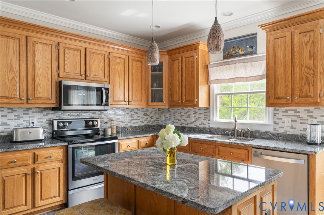 1937 Retreat Dr
