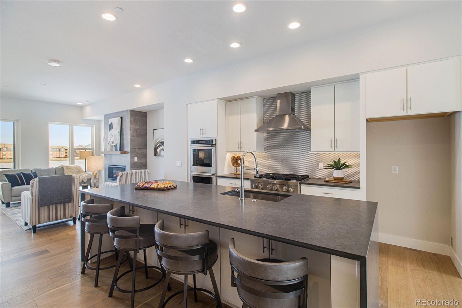 2317 Lakeshore Lane Unit: 8