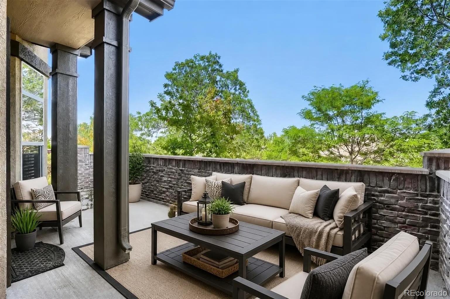 609 W Burgundy Street Unit: B