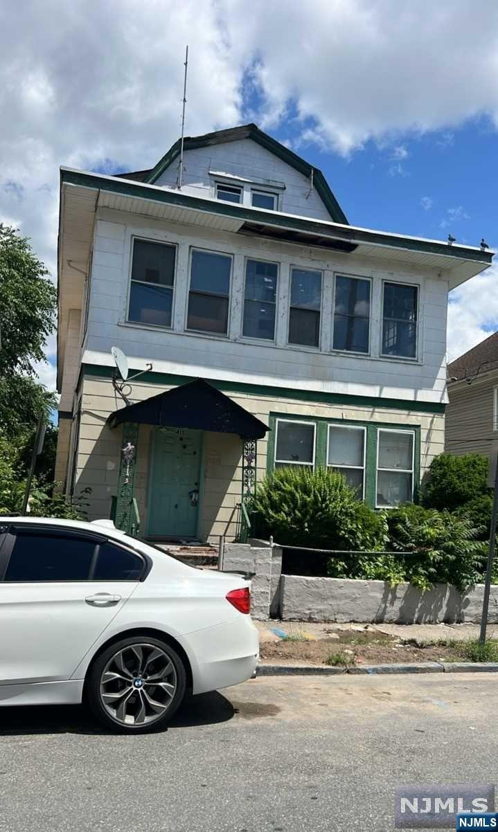 411-413 E 31st Street