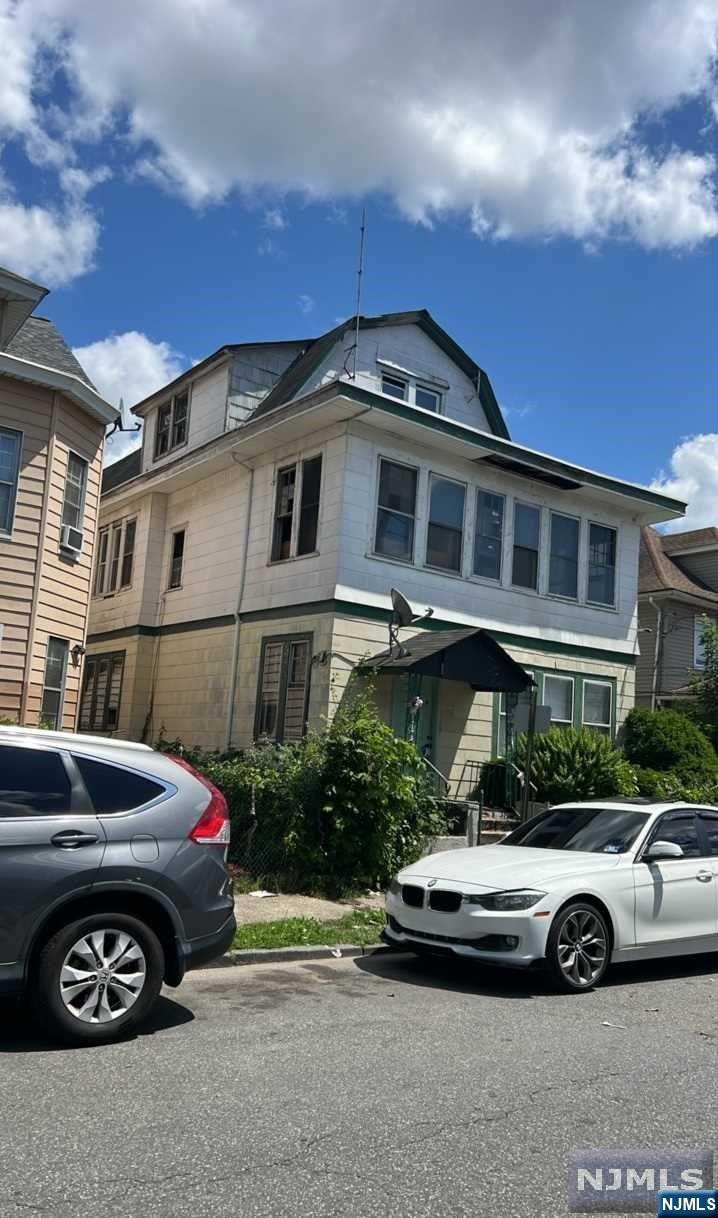 411-413 E 31st Street