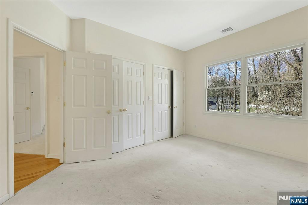 62 E Crescent
