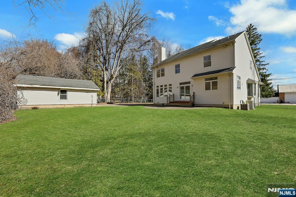 62 E Crescent