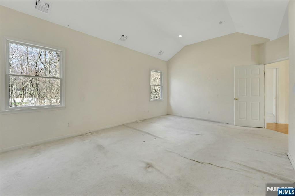 62 E Crescent