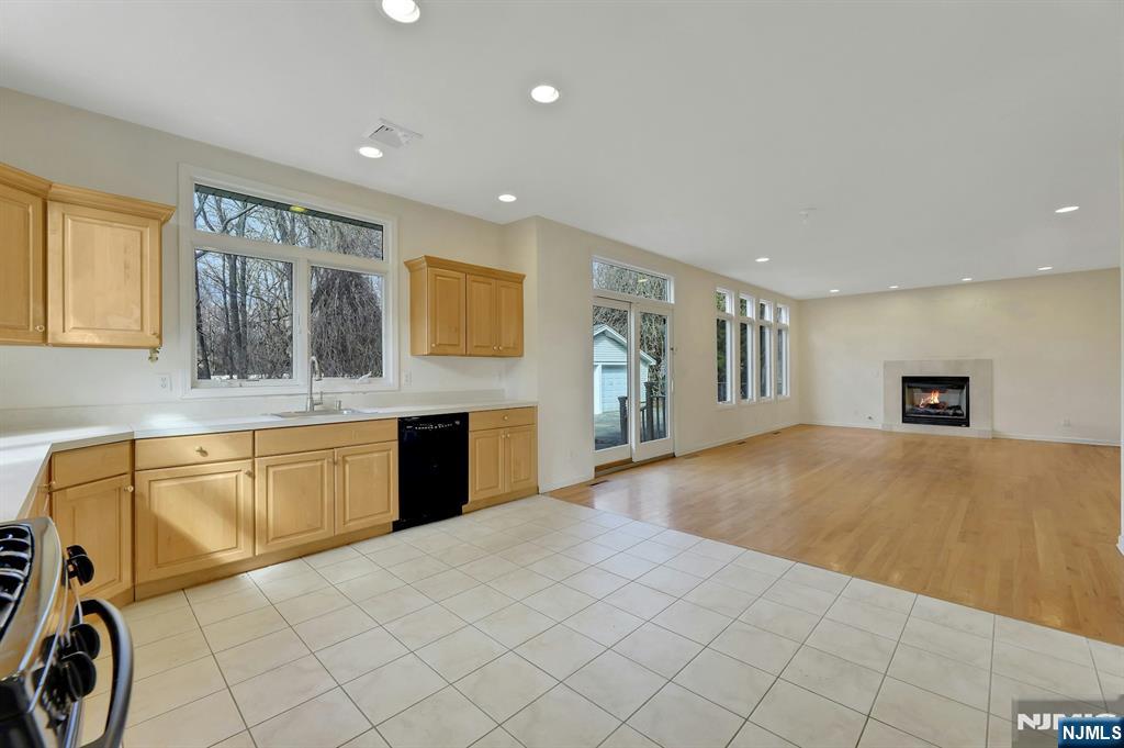 62 E Crescent