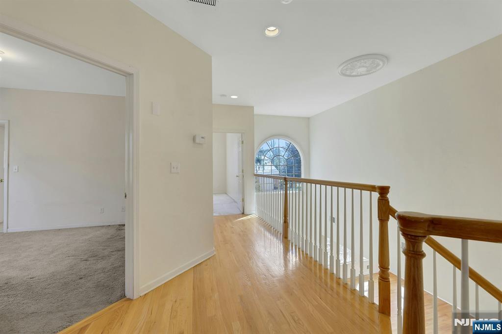 62 E Crescent