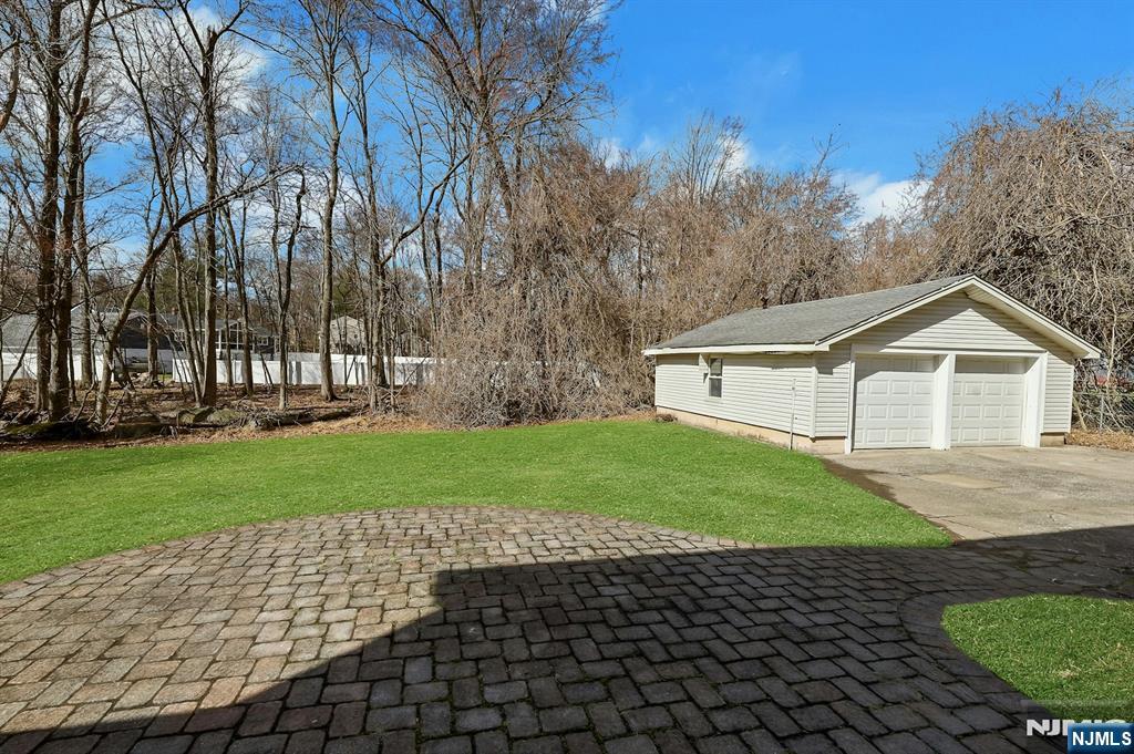 62 E Crescent