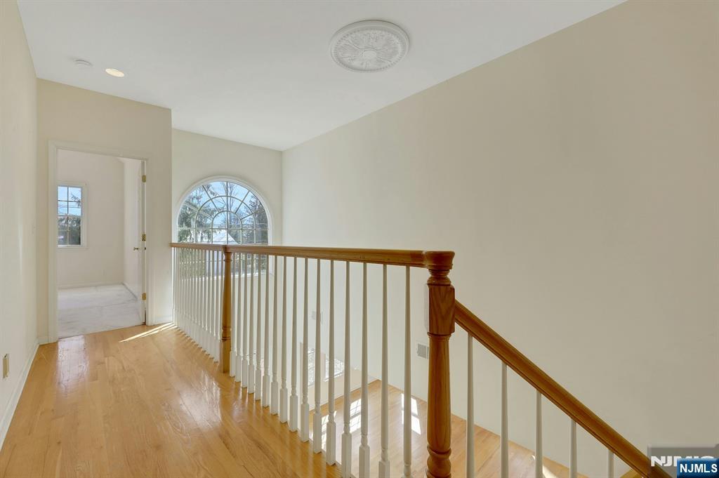 62 E Crescent
