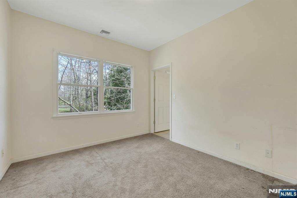 62 E Crescent