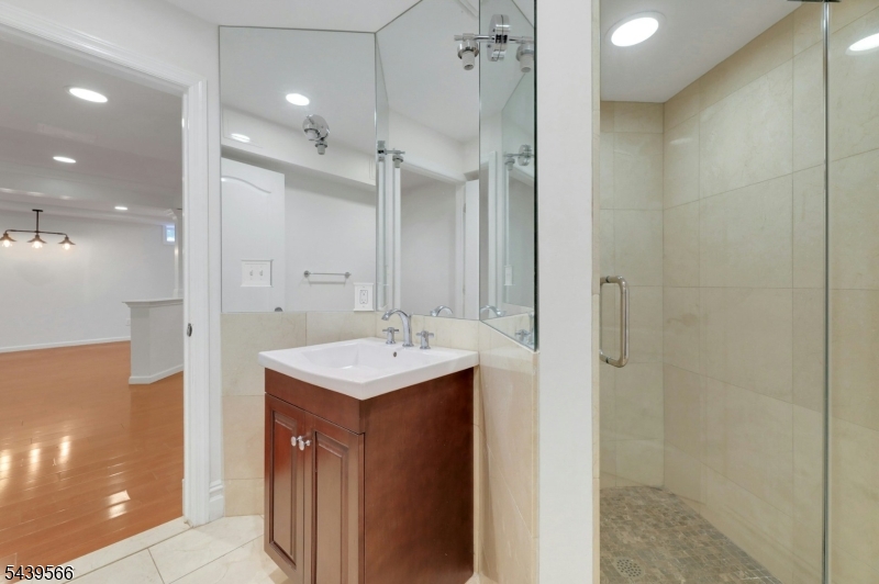 28 Serrell Dr