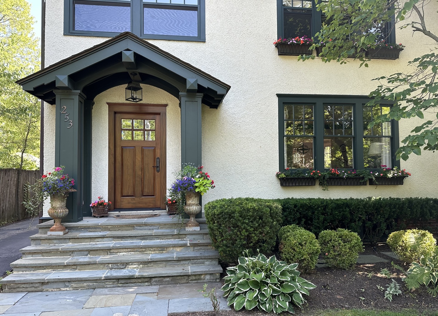 253 Vine Avenue