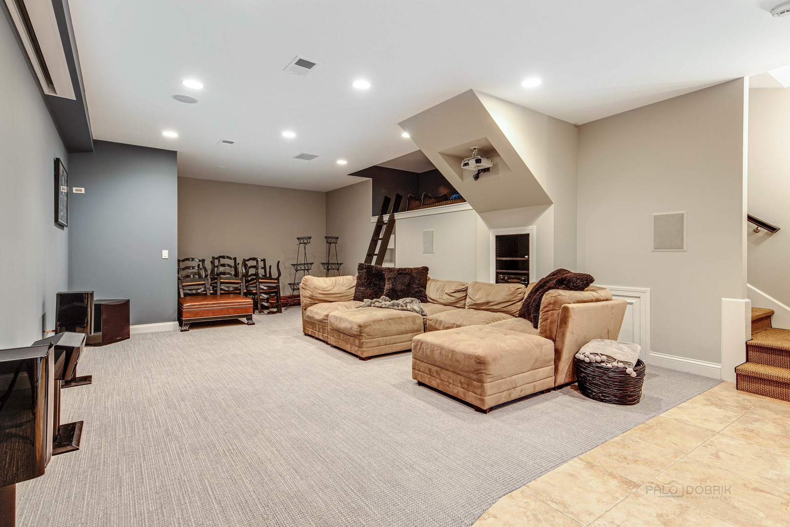 253 Vine Avenue