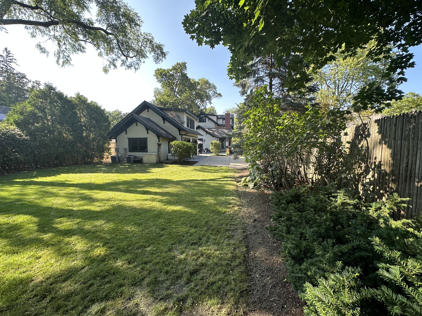 253 Vine Avenue