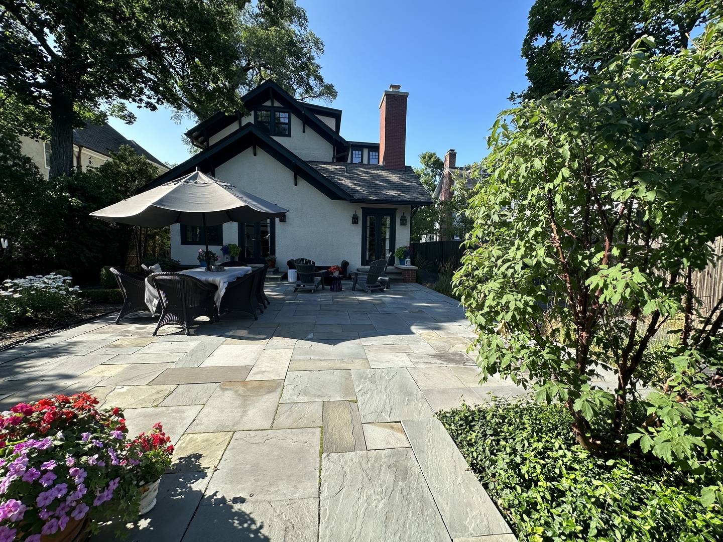 253 Vine Avenue