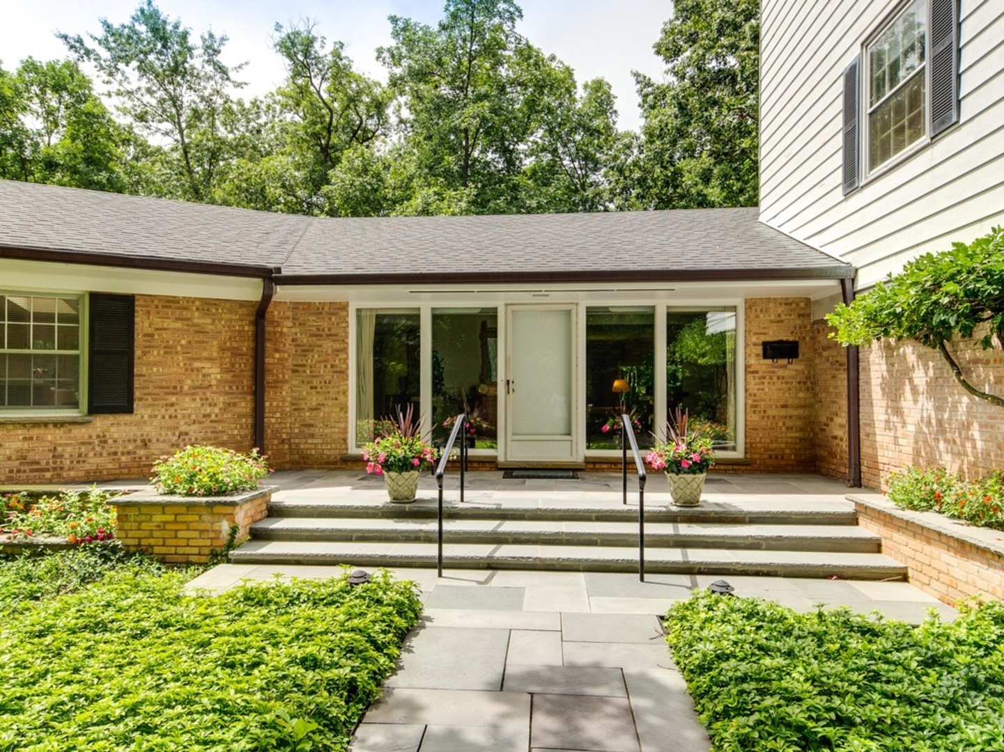 10 N Mayflower Road