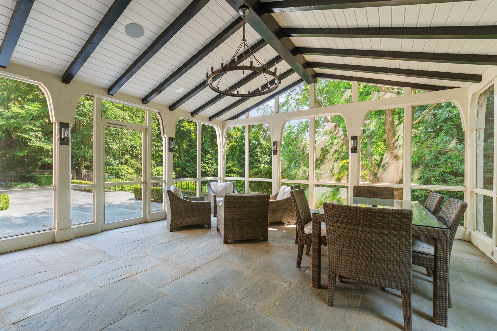 1296 N Green Bay Road