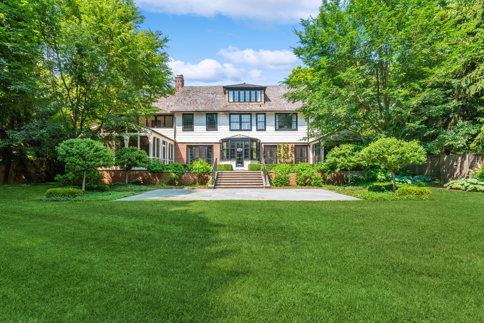 1296 N Green Bay Road