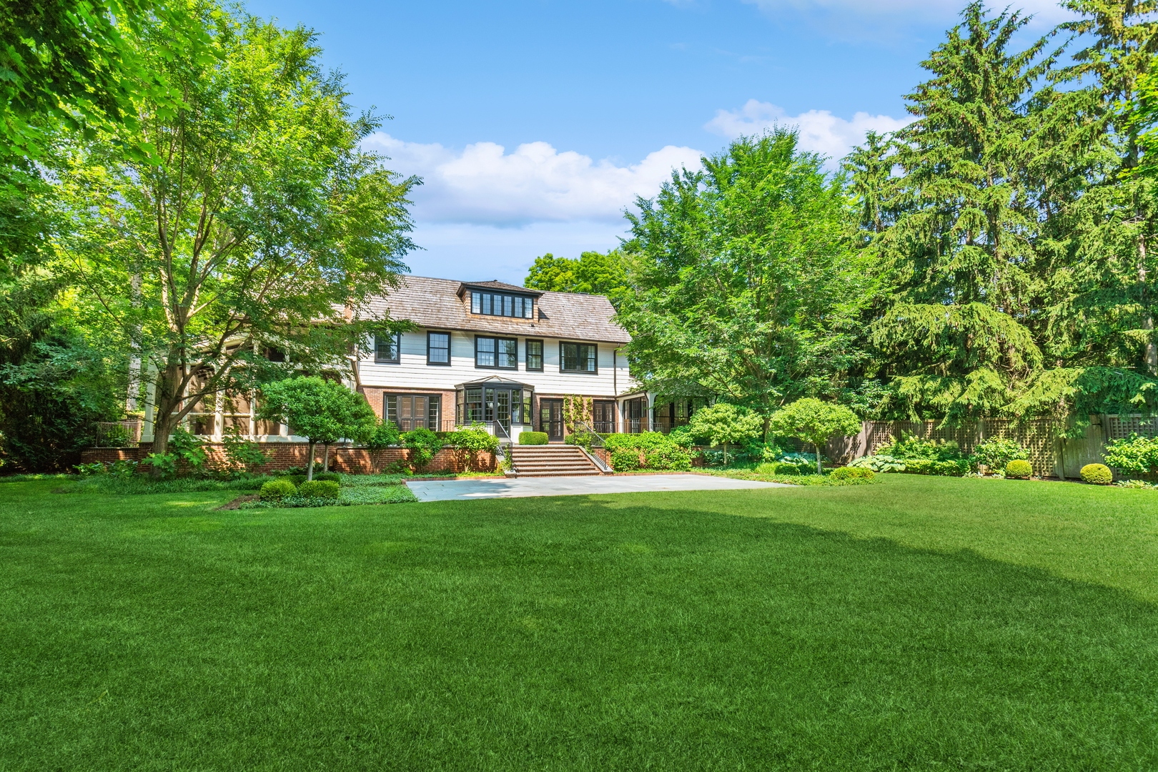 1296 N Green Bay Road