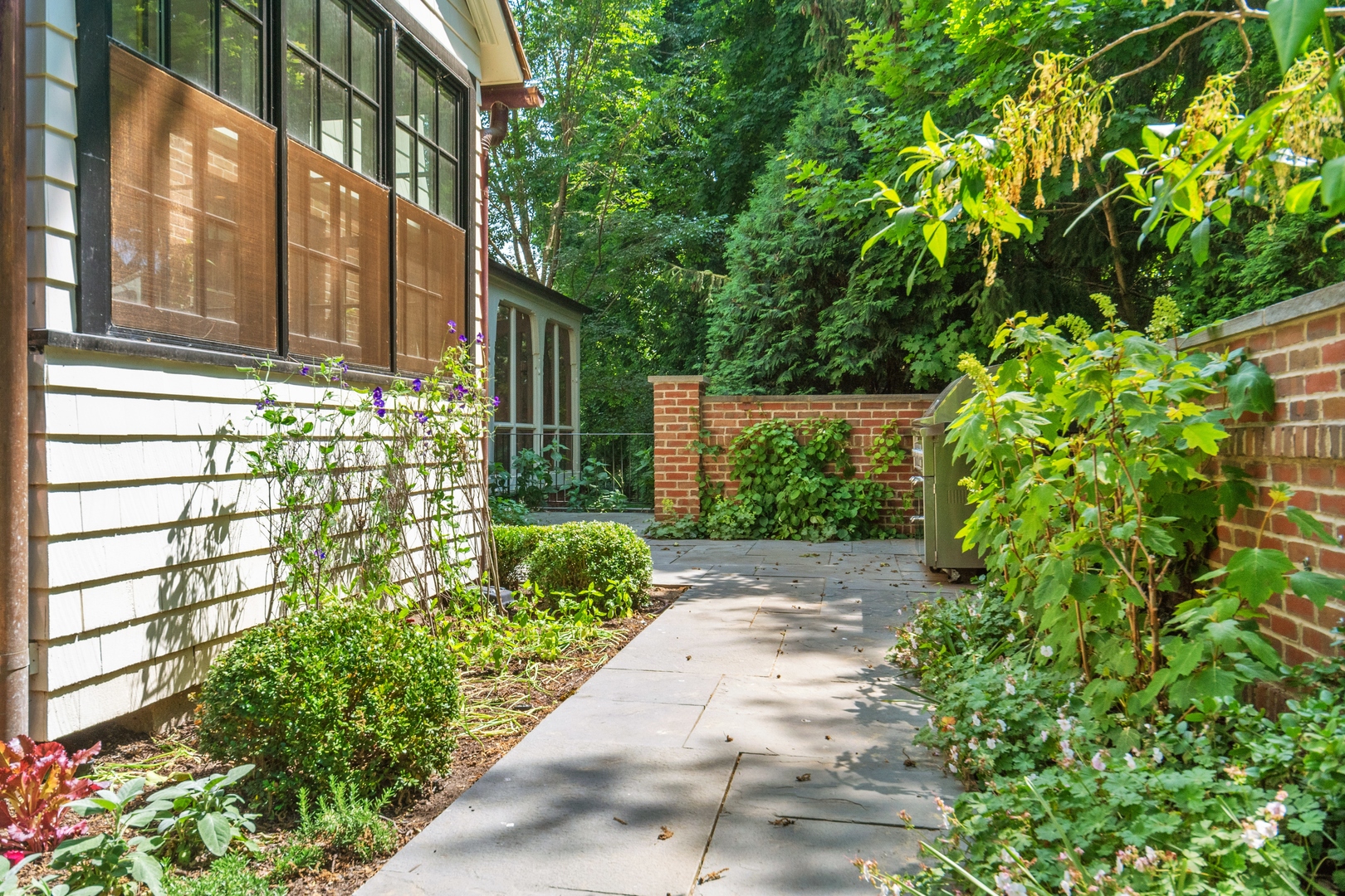 1296 N Green Bay Road