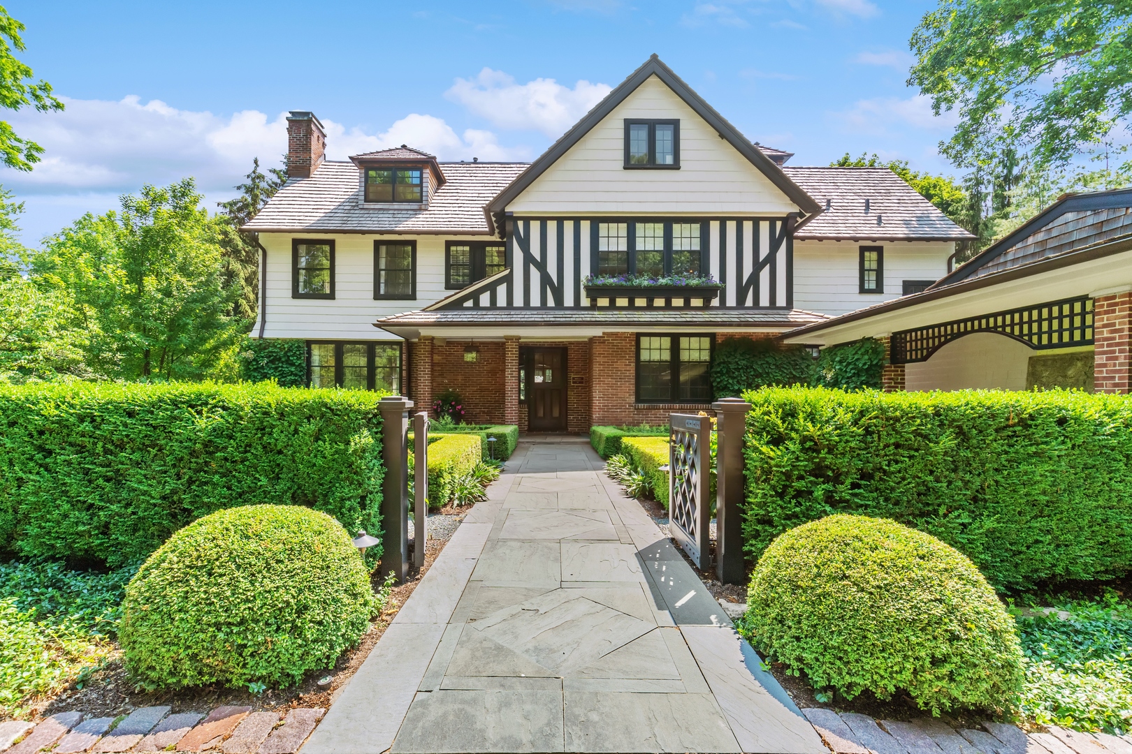 1296 N Green Bay Road