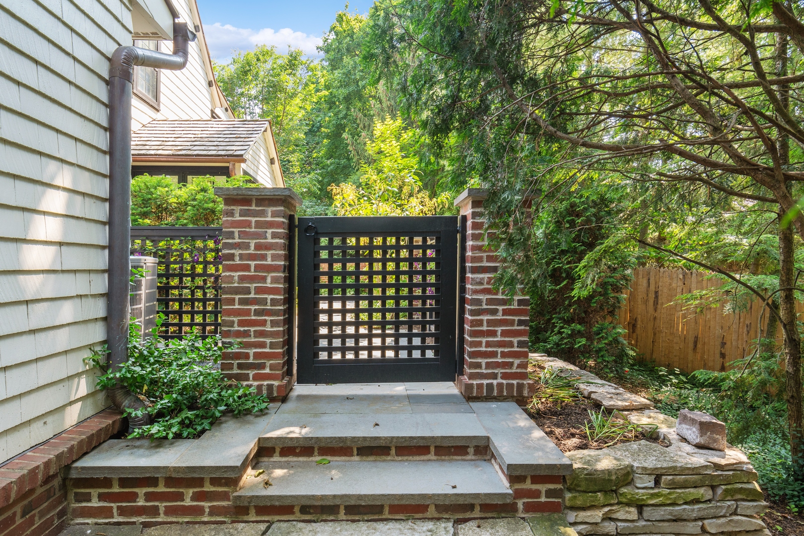 1296 N Green Bay Road