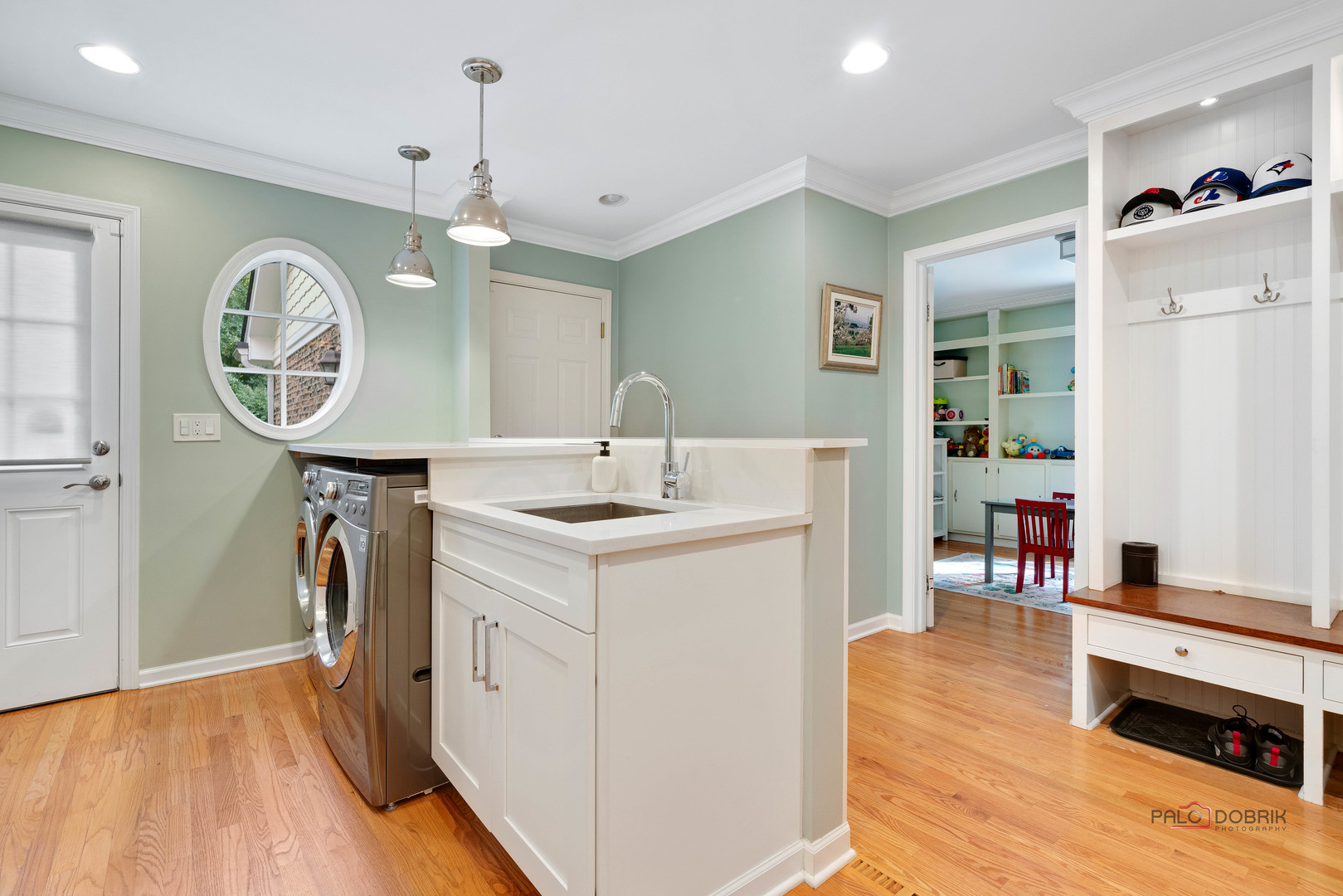 1401 Woodhill Lane