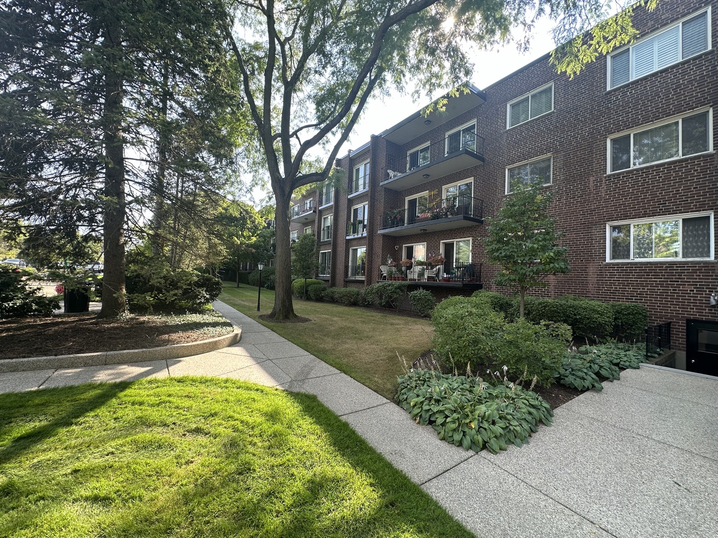 90 E Franklin Place Unit: 106